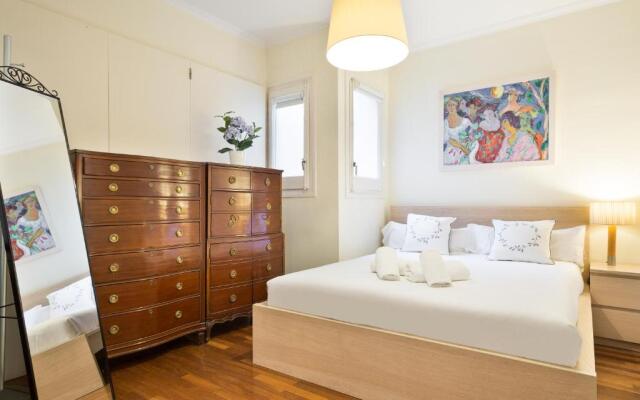 Large & beautiful apartment 4min from Passeig de Gràcia
