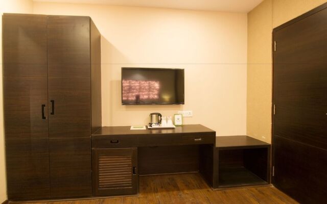 Treebo Tryst KC Manor