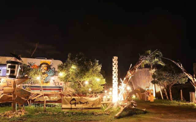 Cafe Bar & Hostel Go Me