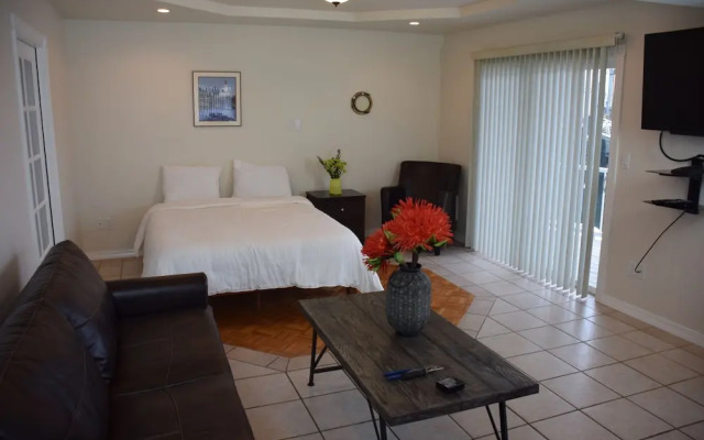 Longliner Lodge And Suites