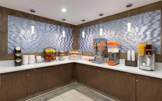 Travelodge Inn & Suites by Wyndham Anaheim on Disneyland Dr