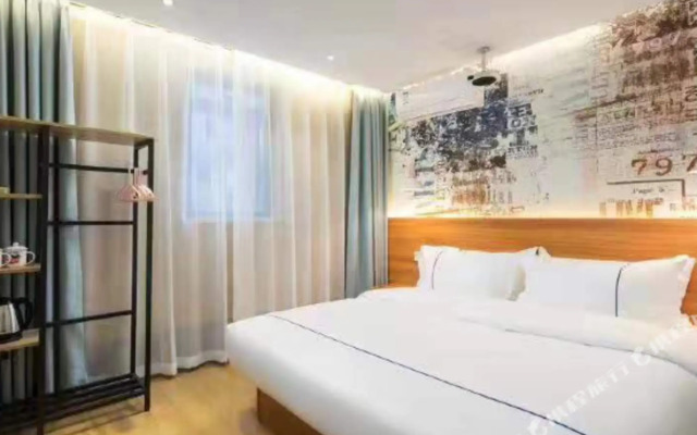 Xiyue Light Luxury Inn (Helong Gymnasium People's Hospital)