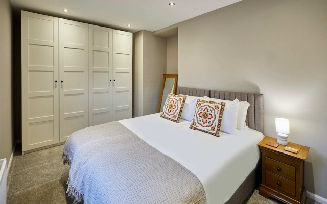 Host Stay Crescent House