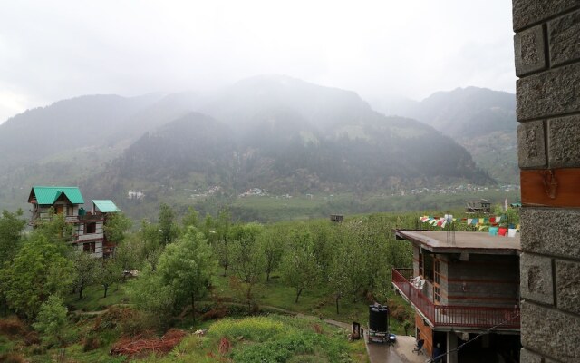 OYO 13875 Home Luxury 3BHK Hill View