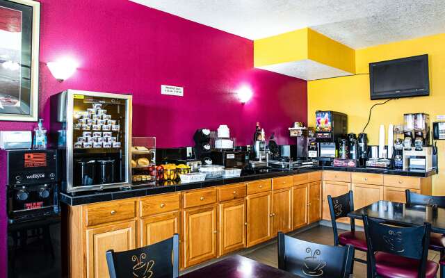 Rodeway Inn & Suites