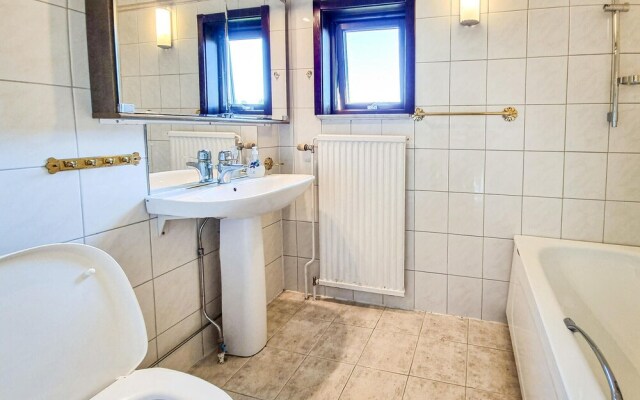 Nice Home in Västra Frölunda With Wifi and 3 Bedrooms