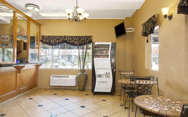 Elev8 Hotel Los Angeles LAX