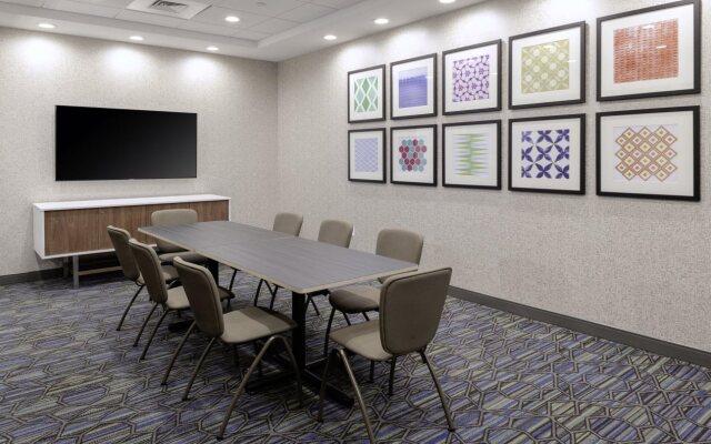 Holiday Inn Express & Suites Phoenix East - Gilbert by IHG