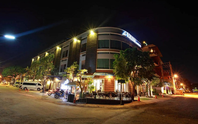 Seasons Riverside Hotel