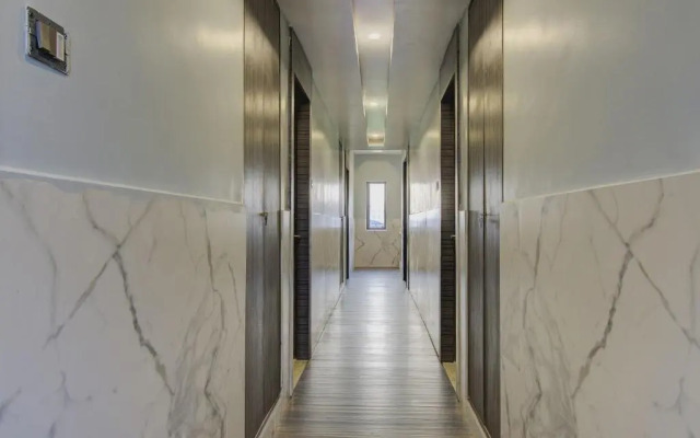 V Hotel by OYO Rooms