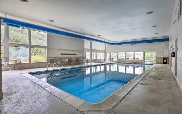 Mtn & Lake Views: Chic Keystone Studio