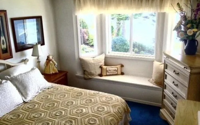 Sea Mist Waterfront Inn