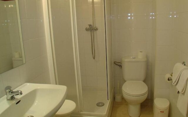 Hostal Adarnius