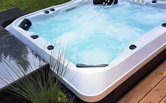 Lodge - Sleeps up to 6, pet Friendly & bbq Allowed