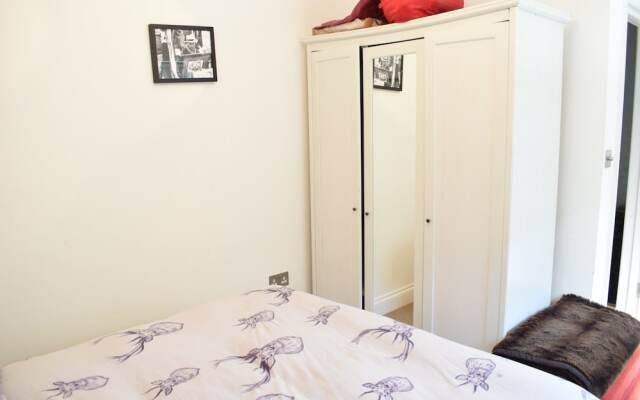 2 Bedroom Top Floor Apartment in Islington