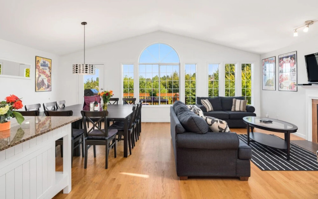 Seattle Vacation Home: The Big Top