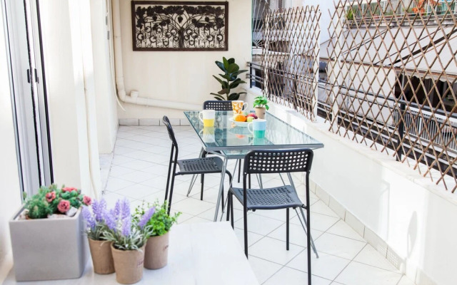 Stay in Fabulous Apartment in Athens