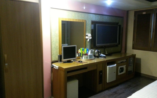 World Tourist Hotel