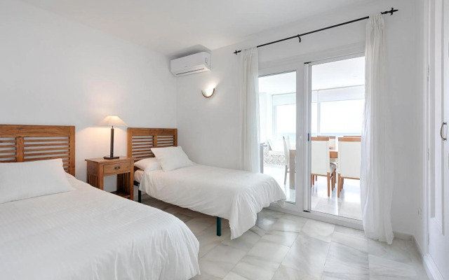 Front Sea View Apartment Estepona