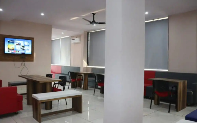 Goroomgo Pat Village Inn Indore