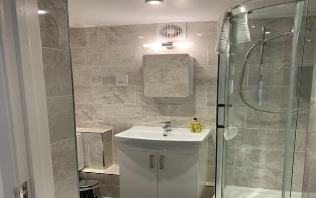 The White House Flat by Select SA
