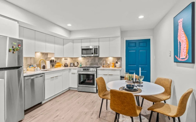 Stylish 1BR/2BA Near Liberty Bell