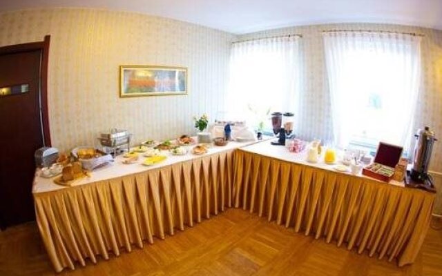 Hotel 3