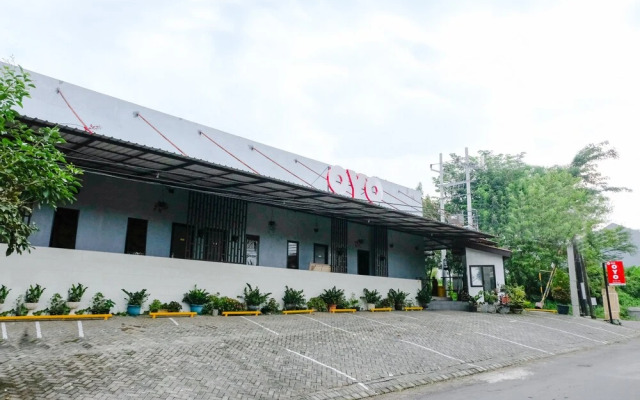 OYO 815 Double D9 Guesthouse