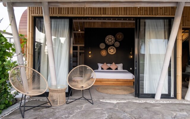 Stunning Architecture 5BR Bamboo With Tropical Pool Villa in Umalas