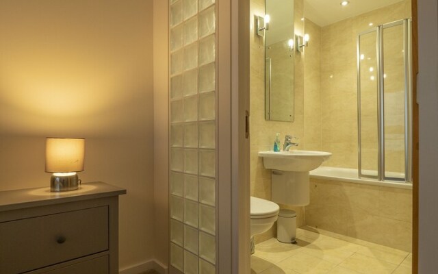 Elegant 2BR Apartment with Balcony and Parking