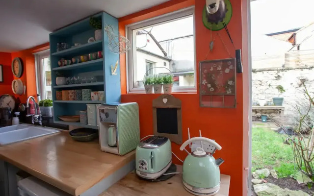 Stylish and Bright 2 Bedroom Flat in Bristol