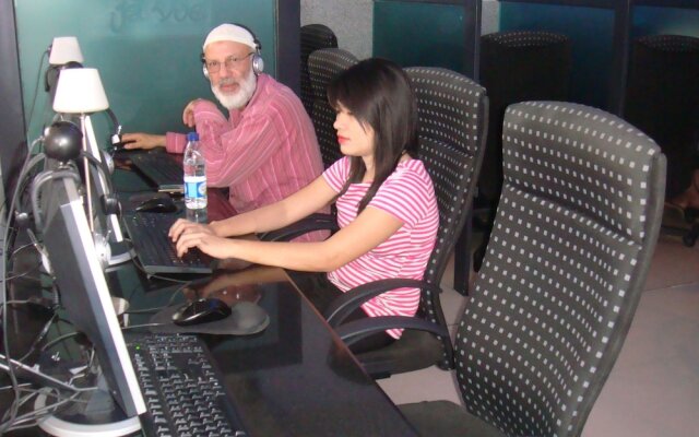 OYO 769 Poblacion Suites Polaris