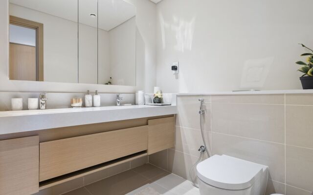 Spacious Apt With Incredible Canal and Park Views