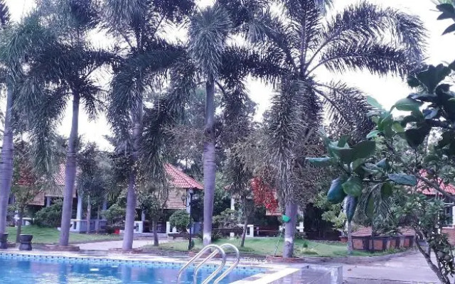 Ven Song Riverside Hotel