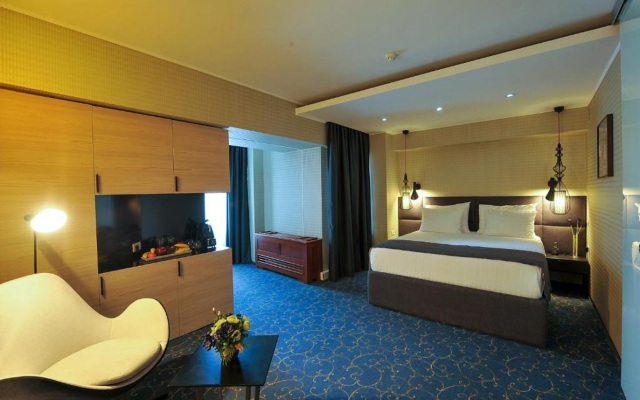 Crystal Palace Hotel