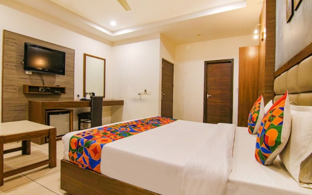 Fabhotel Citi Inn