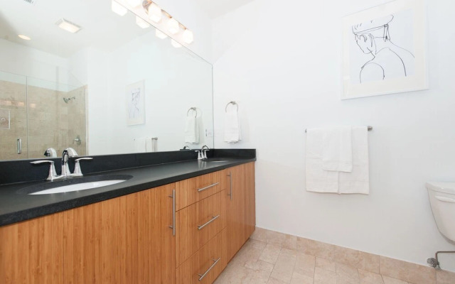 Vibrant Lincoln Park Suites by Sonder