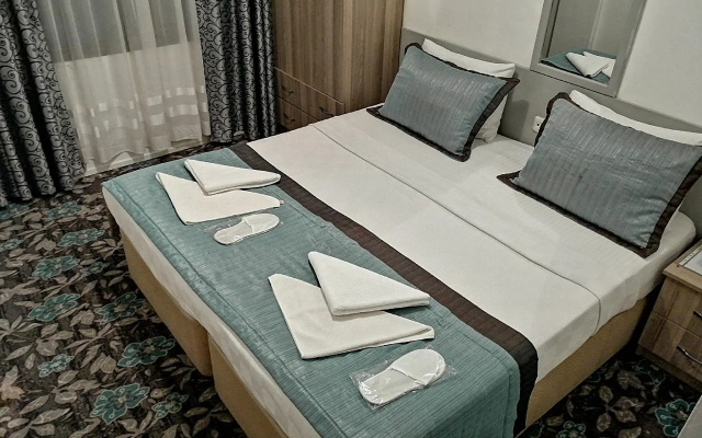 Arya Hotel