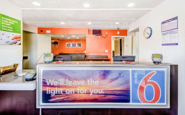 Motel 6 Lakeland, FL