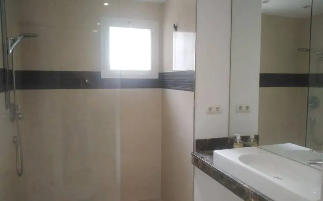 2 Bed Gf Apt Near Puerto Banus