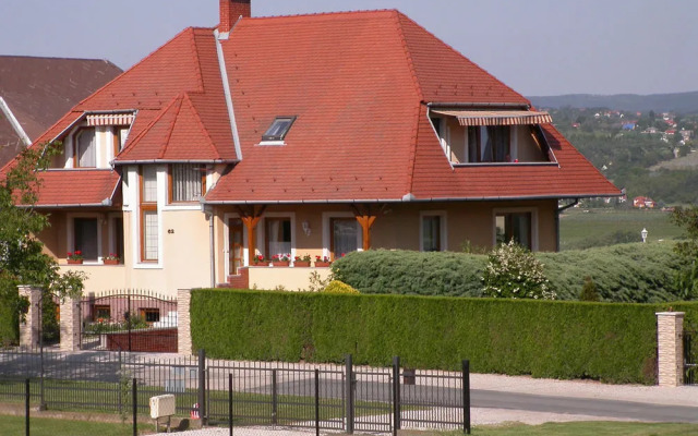 Hevizquelle Apartments