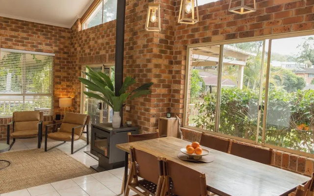 Tropic Lodge by Charlesworth