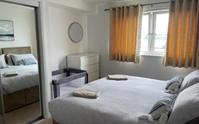 Lux Waterfront 2 bed Apt, V&A 10min walk, St Andrew's Golf 25min drive