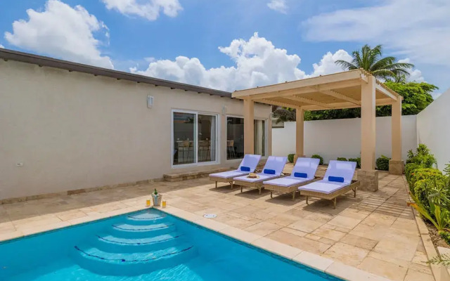 NEW 5br5 5BA Villa Private Pool Close 2 Beach