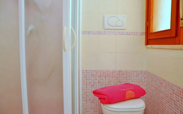 "flat in a Seafront Building With Swimming Pool"