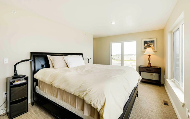 Waterfront Kenai Townhome < 1 Mi to Beach!