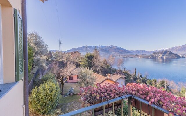 Il Tramonto sul Lago Varenna