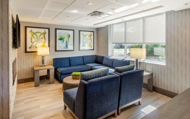 Comfort Suites Downtown