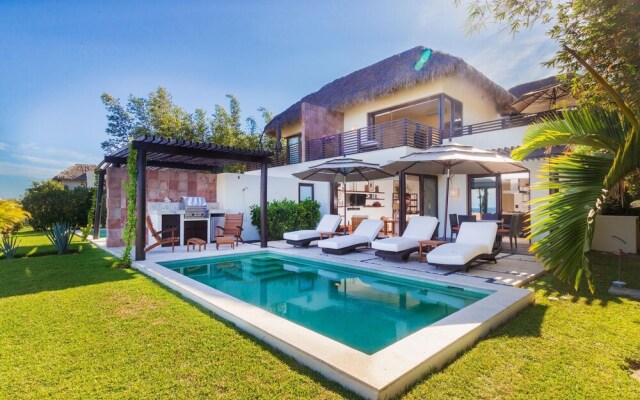 Sunny Vacation Villa 44