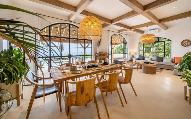 NEW ! Stunning 4BR Jungle View Villa in Lovina
